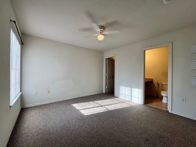 Building Photo - 3501 D'Avinci Way