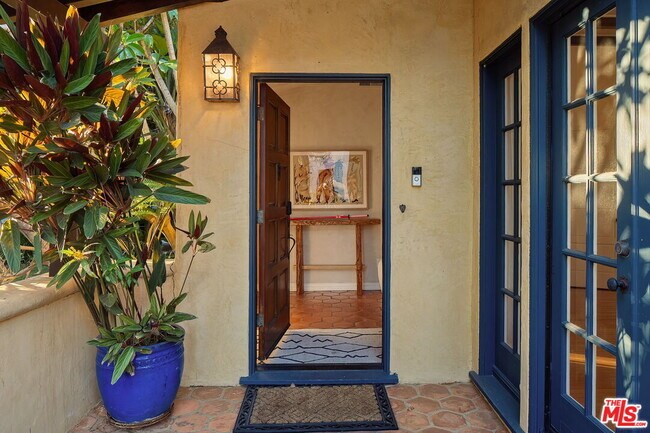 Foto del edificio - 2223 Cloverfield Blvd