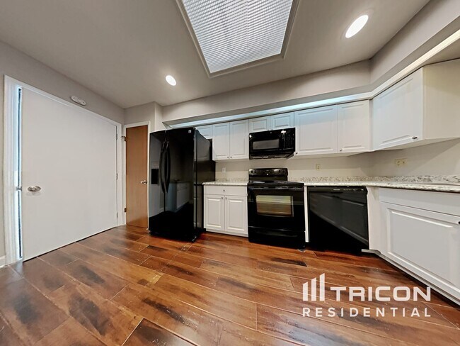 Foto del edificio - 1507 Teakwood Dr