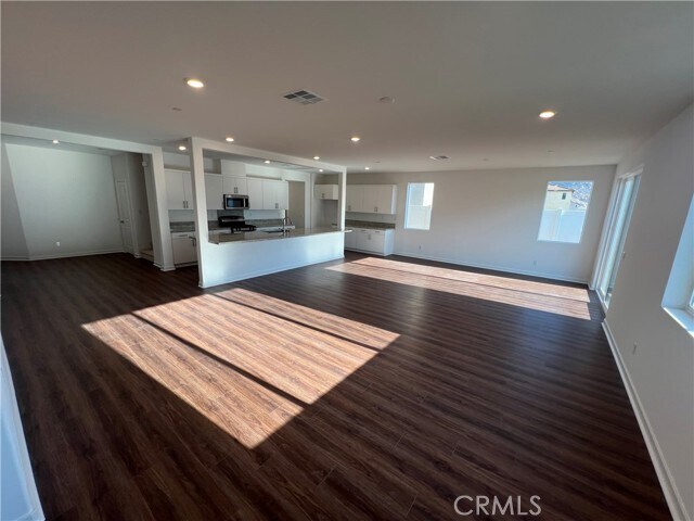 Foto del edificio - 25783 Branson Dr