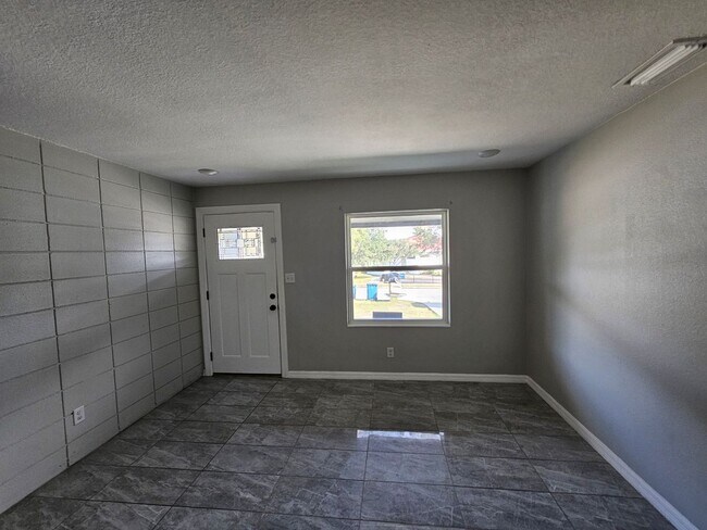 Foto del edificio - 2 Bedroom 1 Bath Duplex in Haines City
