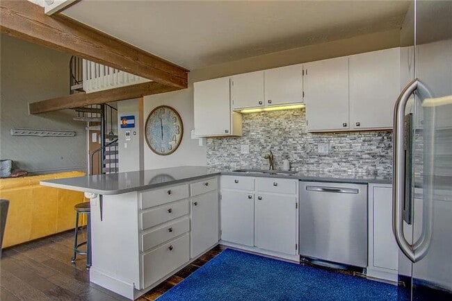 Building Photo - Buffalo Ridge - Spacious unit with Wifi, Covered Parking & Clubhouse