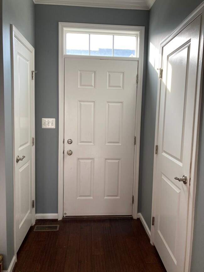Sunny Entryway - 3107 Alliance Ct