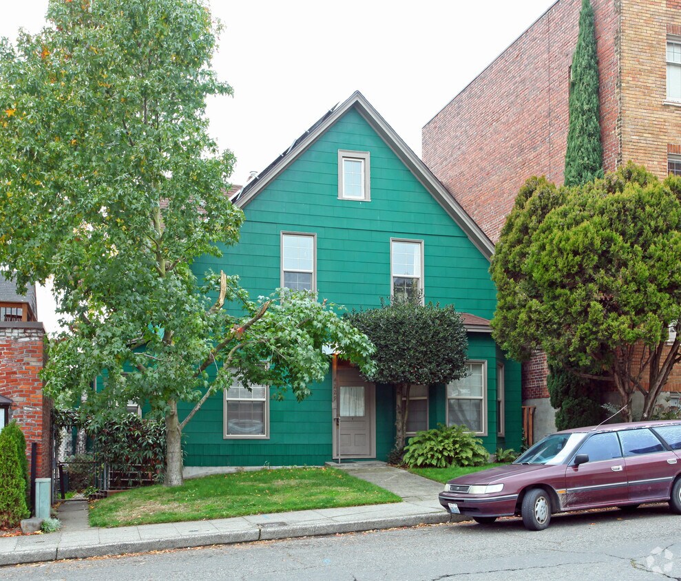 Primary Photo - 4229 Brooklyn Ave NE