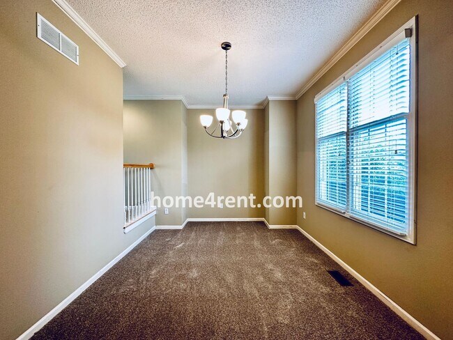 Foto del edificio - Fantastic South Overland Park Home in Blue...