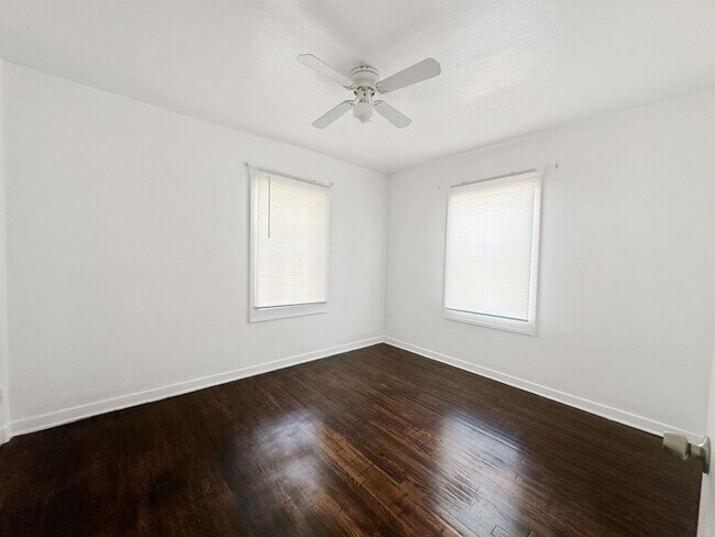 Building Photo - 410 Green Acres