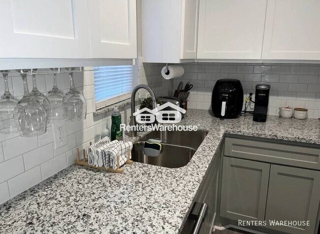 Building Photo - Remodeled duplex for lease near Downtown