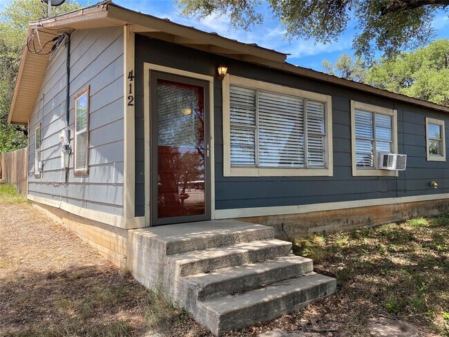 Building Photo - 412 US-281