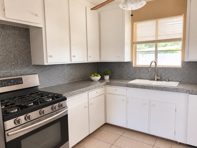 Building Photo - Open house 7/17/26 Open from 4:30 - 5:30PM- RENT REDUCTION!  WALK TO - ASU AREA .  Remodeled 5 Be...