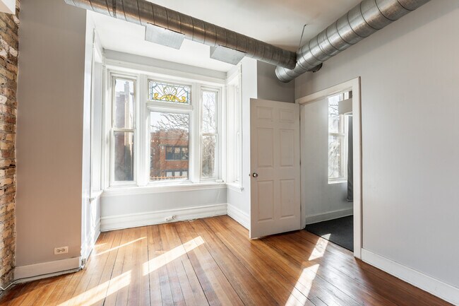 Building Photo - 1808 W Armitage Ave
