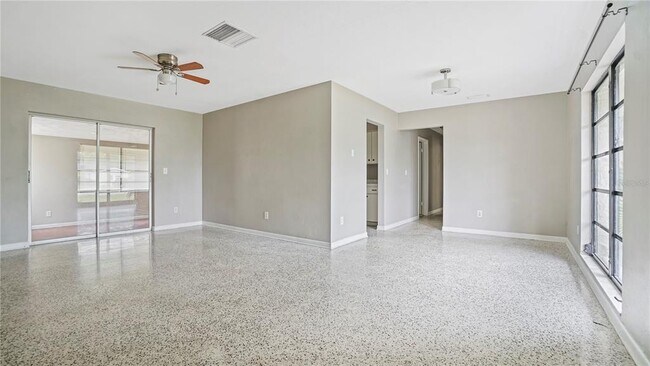 Foto del edificio - 1367 Gainesville Dr