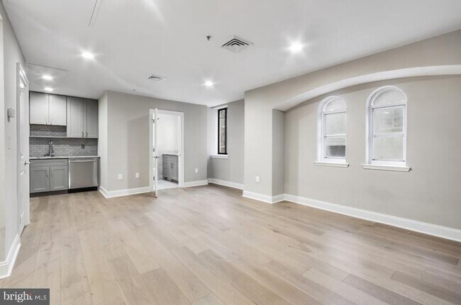 Building Photo - 222 W Rittenhouse Square