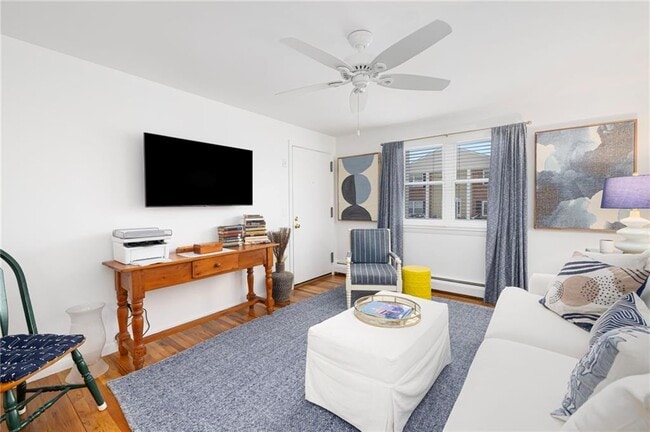 Foto del edificio - 70 Carroll Ave