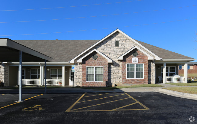 Building Photo - The Villas at Ridge Pointe