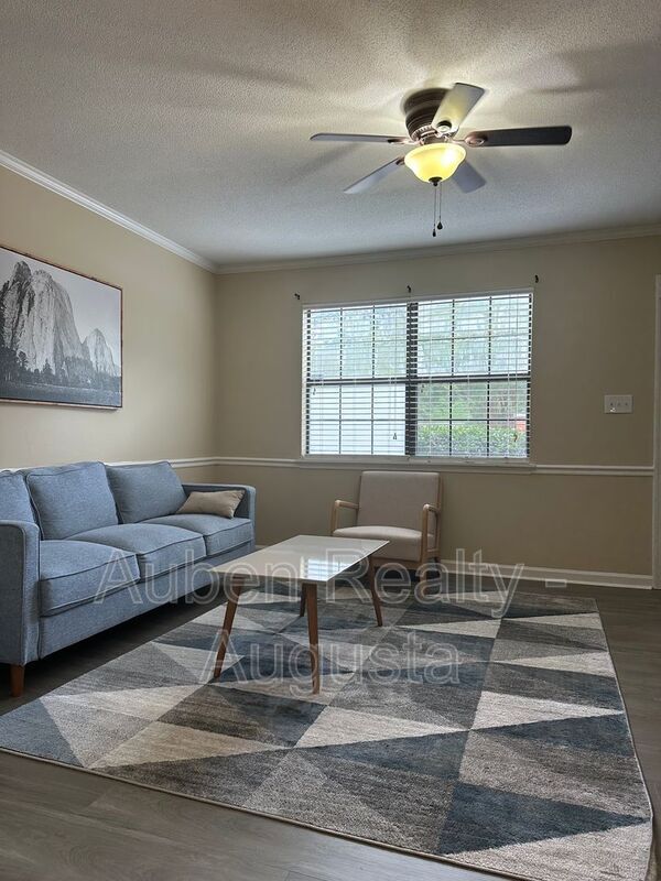 Foto del edificio - 204 1/2 W Buena Vista Drive