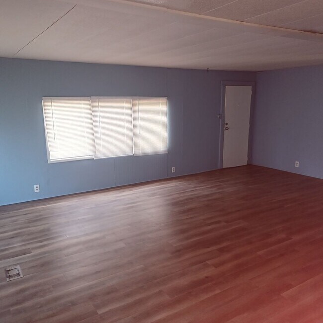 Foto del edificio - 3 BR 2 BA mobile home on half an acre