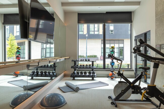sala de yoga - AMLI Redmond Way
