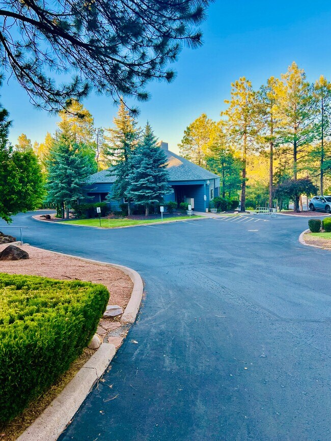 Foto del edificio - 2700 S White Mountain Rd