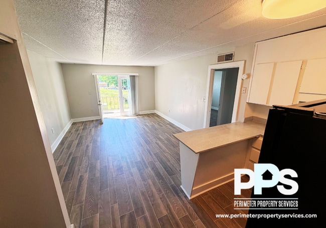 Photo - 1040 Sandtown Rd SW House