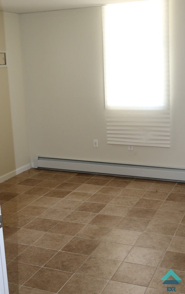 Foto del edificio - 1487 E 34th St