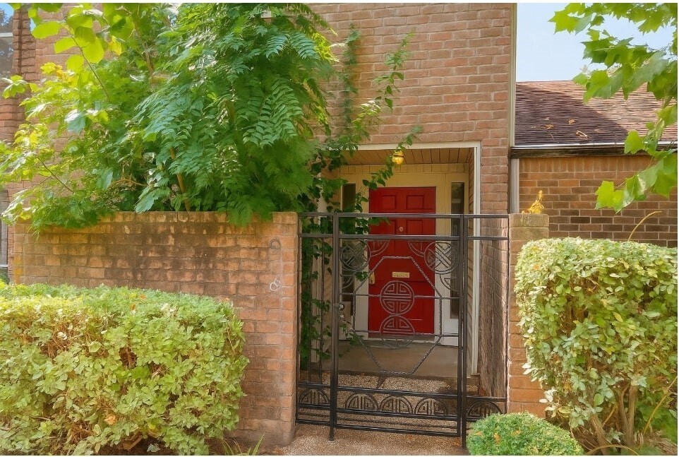 Foto principal - 9146 Wilcrest Dr