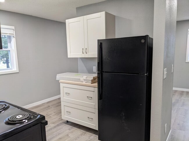 Building Photo - 105 Ludland Dr