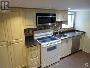 Building Photo - 1042 St Clarens Ave