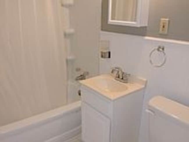Building Photo - Southwest Topeka Home!