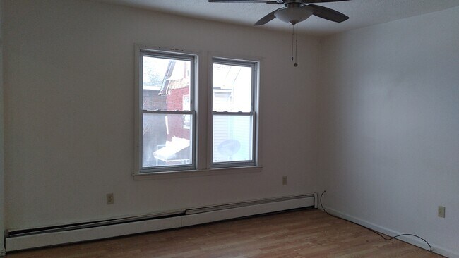 Building Photo - 626 20th St