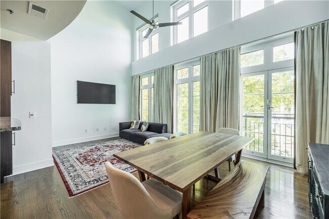 Foto del edificio - 1221 Caroline St NE