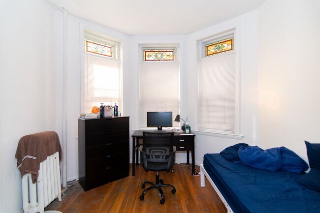 Building Photo - Allston / Packard's Corner 4 Bed on Brighton Ave for Sept 1st.  Heat Inc, Laundry, Student Friend...