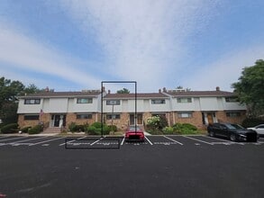 Building Photo - 918 Merritt Dr