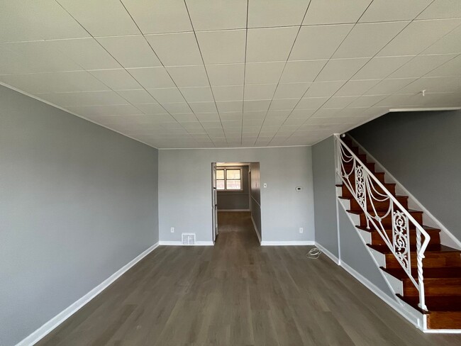 Building Photo - 6323 Crafton St