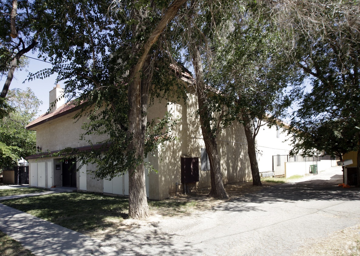 Building Photo - 550 E Avenue Q12