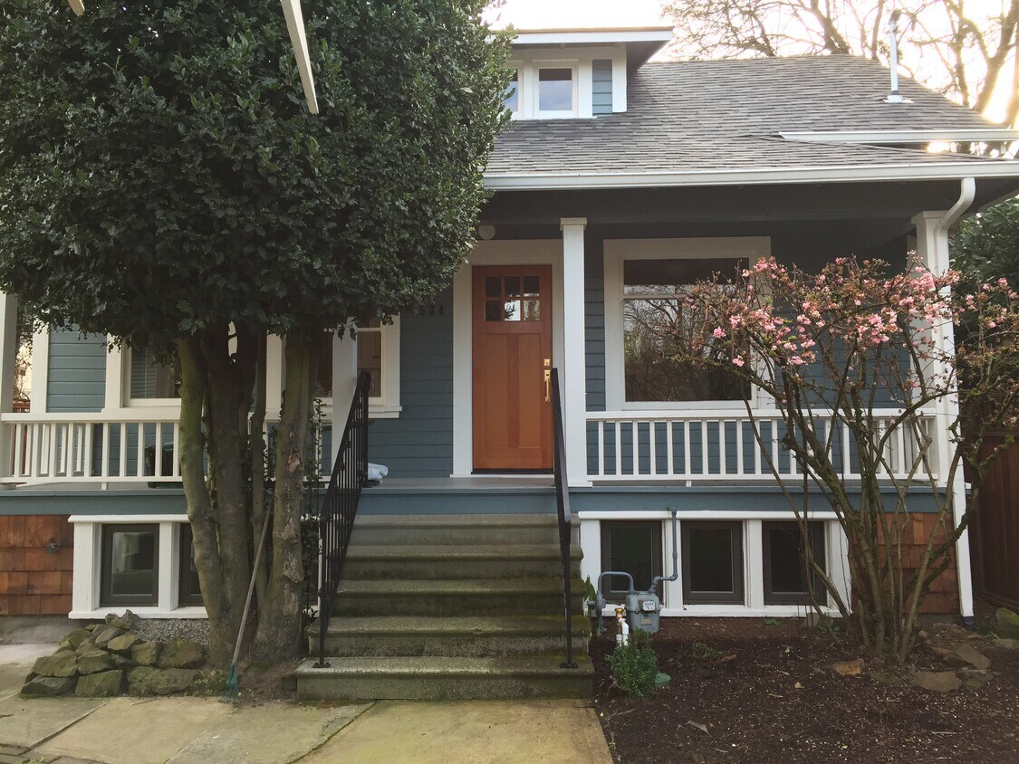 Building Photo - 4534 N Kerby ave