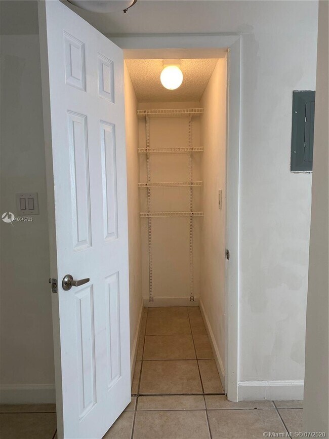 Building Photo - 850 N Miami Ave W-1609 Miami Fl 33136