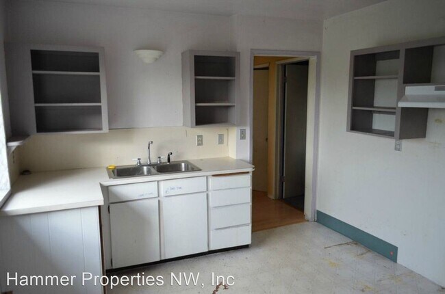 Building Photo - 6 br, 3 bath House - 310 E Ivy Street