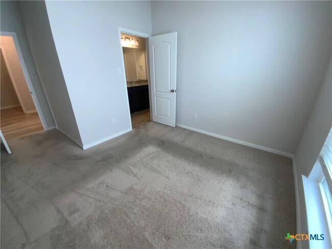 Foto del edificio - 2212 Clove Ct