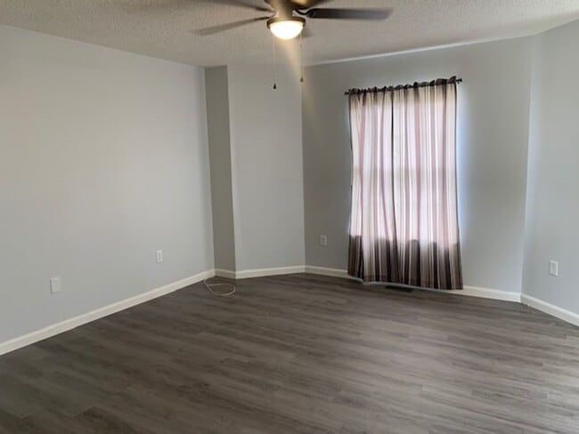 Building Photo - GORGEOUS CONDO!