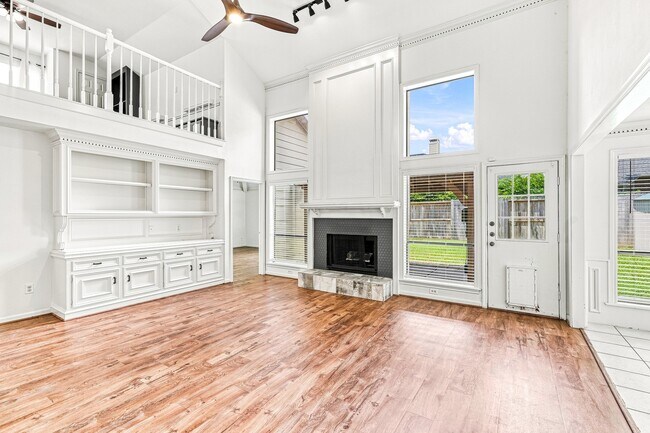 Foto del edificio - 15907 Spring Forest Dr
