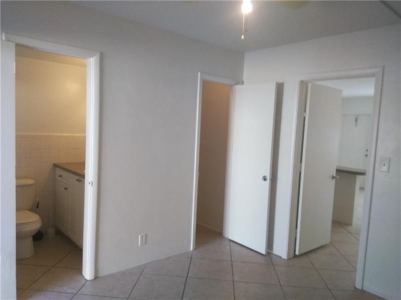 Building Photo - 3800 S Ocean Dr