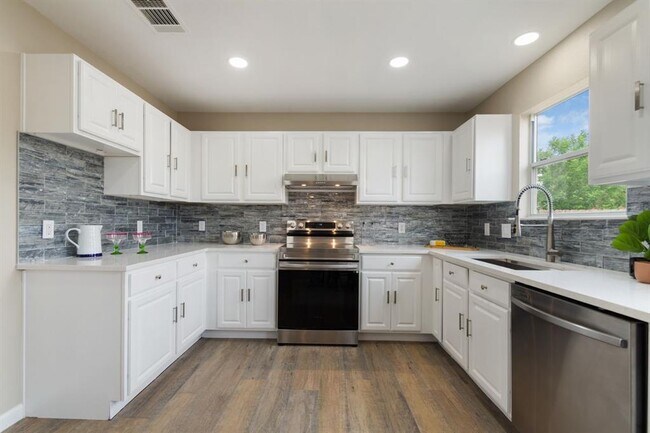 Foto del edificio - 126 Meadow Park Dr