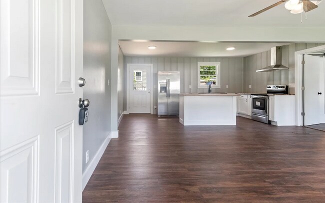 Building Photo - 108 Brook Dr