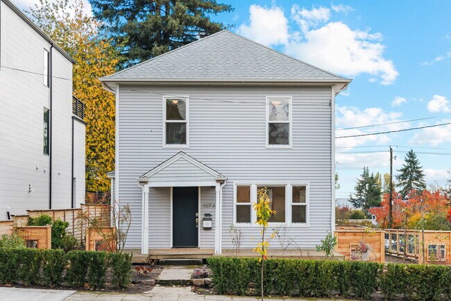 Updated Classic in Residential Ballard - 957 NW 64th St