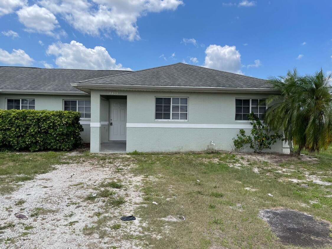 Primary Photo - 3 bedroom 2 bath in Lehigh Acres