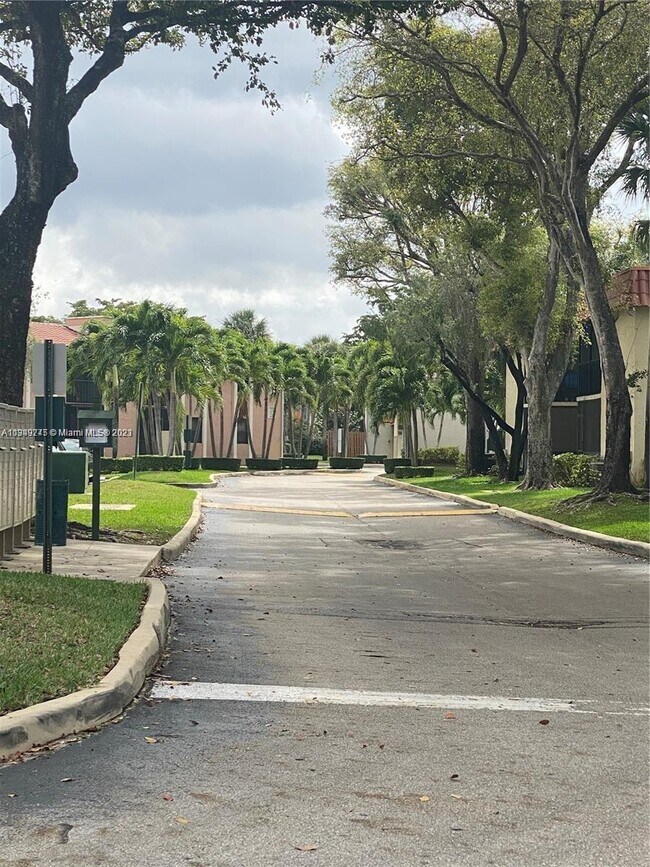 Foto del edificio - 9712 Hammocks Blvd