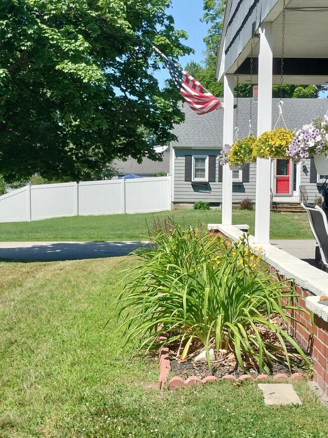Side Yard - 29 Wentworth St