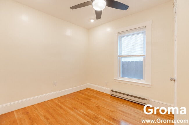 Building Photo - 4 Mark St