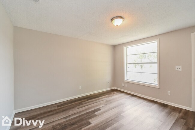 Foto del edificio - 2644 Sunrise Village Dr