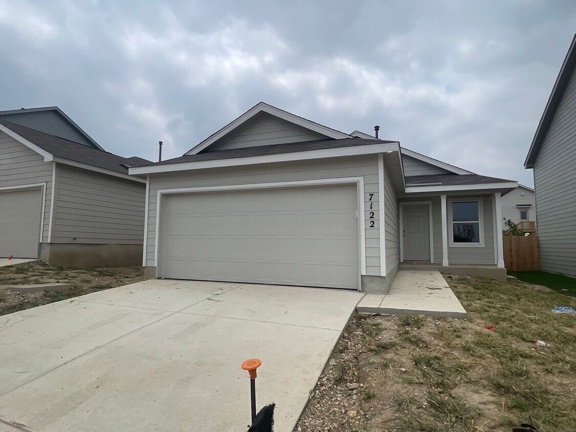Primary Photo - Beautiful New Home in Crescent Hills!